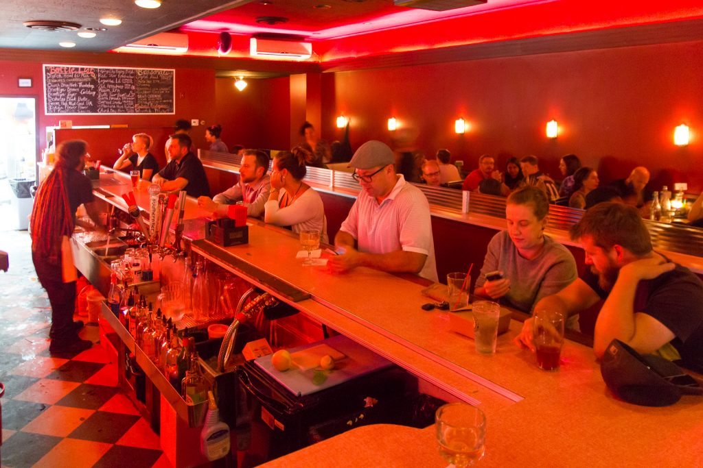 kellys-dive-bar-east-liberty-1