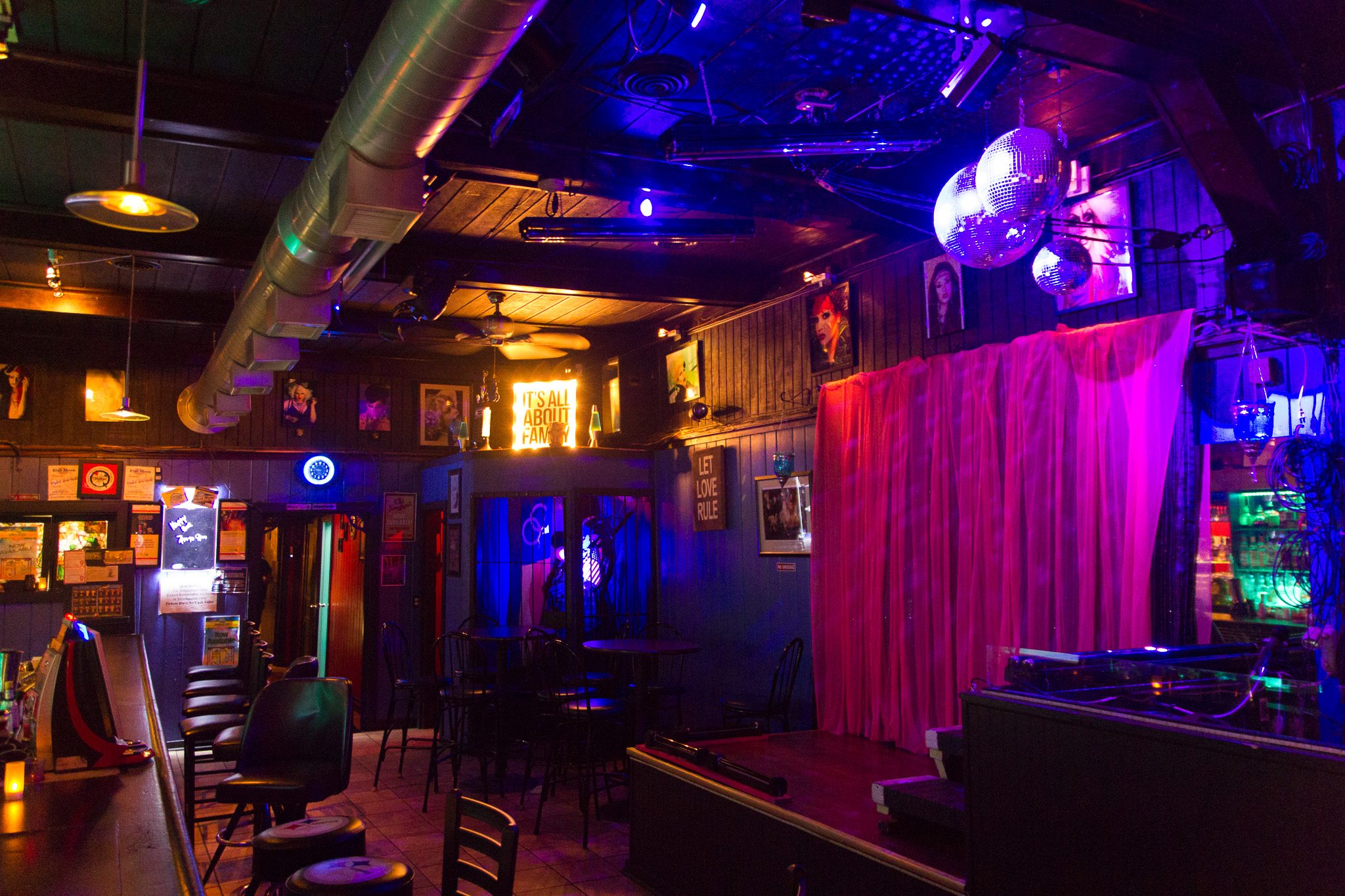 11 Pittsburgh Dive Bars You'll Want to Call Home