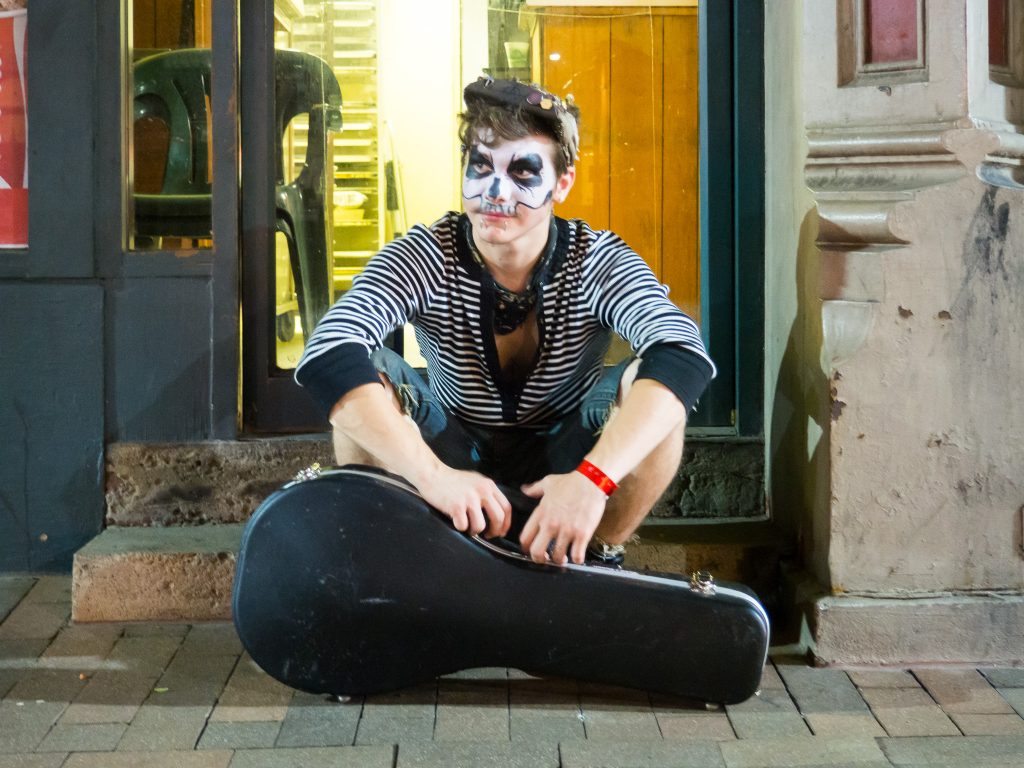 ian-hill-busker-cosmopolitan-1
