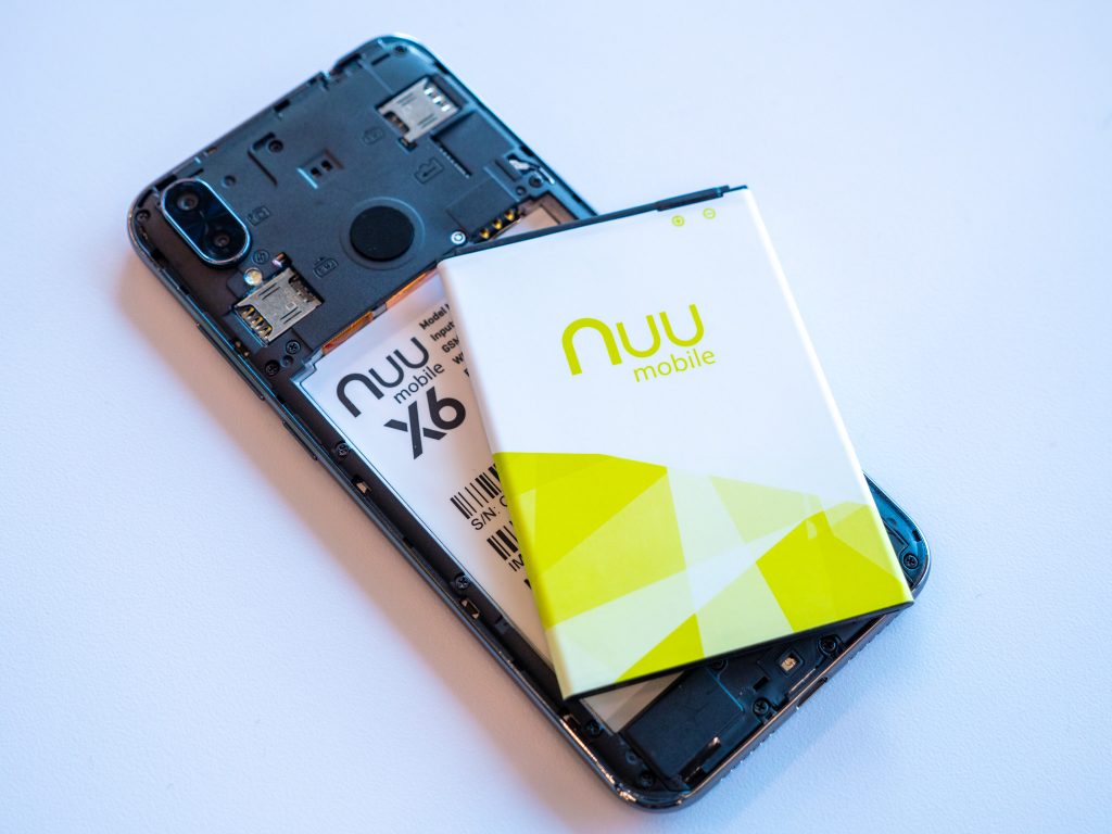 Nuu X6 Android Phone with the back off.